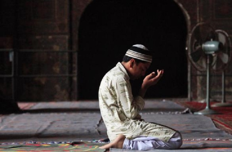 Berdoa Di Masjid – Pinterest